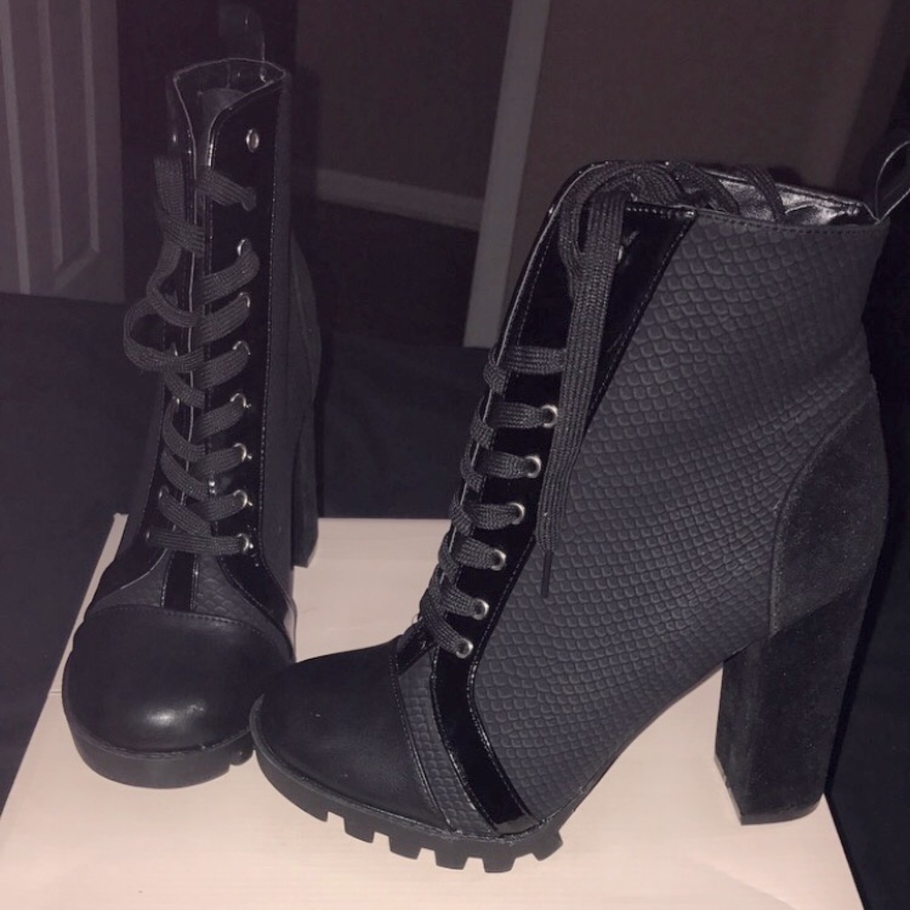 Lace up leather black booties size 9